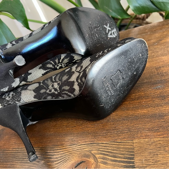 Stuart Weitzman Black Lace Peep Toe Satin Heels US9 - Picture 11 of 14
